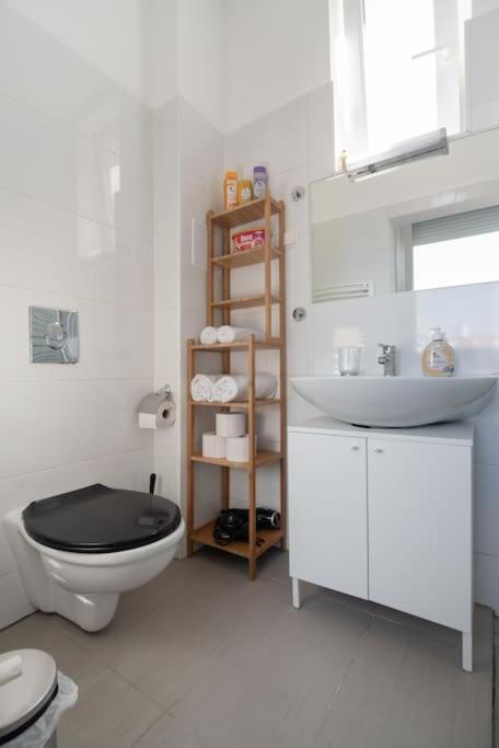 Grosse Terrasse, Klimaanlage Und U-Bahn Naehe Apartman Bécs Kültér fotó