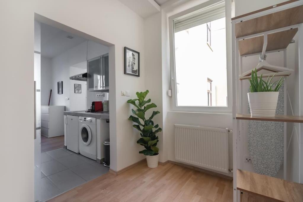Grosse Terrasse, Klimaanlage Und U-Bahn Naehe Apartman Bécs Kültér fotó
